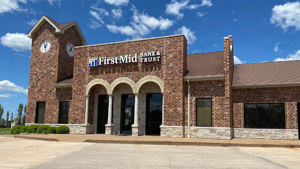 First Mid Bank & Trust | 4001 East Hwy 47, Winfield, MO 63389, USA | Phone: (636) 668-6600