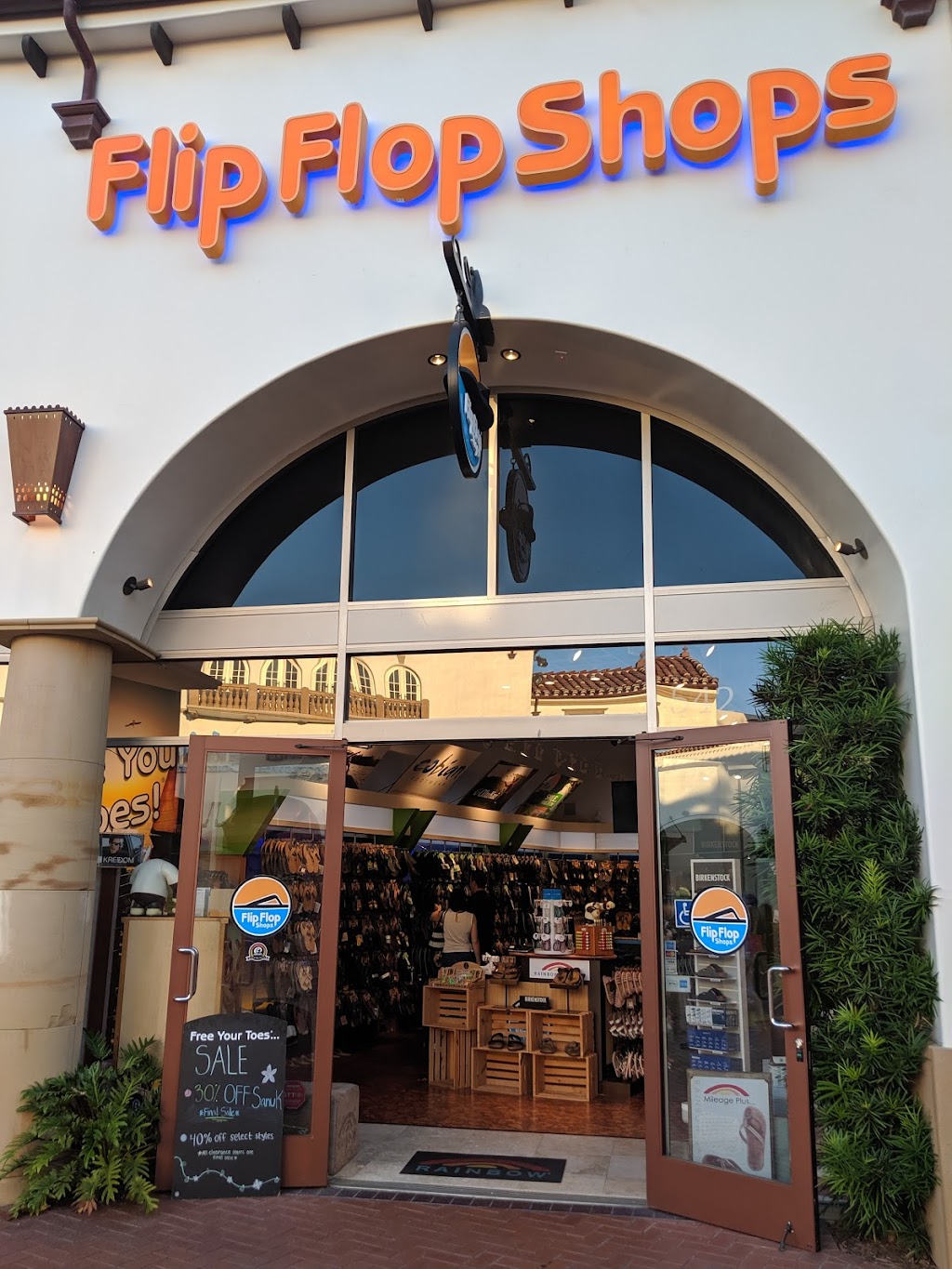 Flip Flop Shops | 101 W Avenida Vista Hermosa #542, San Clemente, CA 92672, USA | Phone: (949) 441-7000