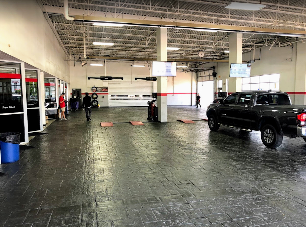 Freeman Toyota Service Center | 204 NE Loop 820, Hurst, TX 76053, USA | Phone: (817) 287-5252