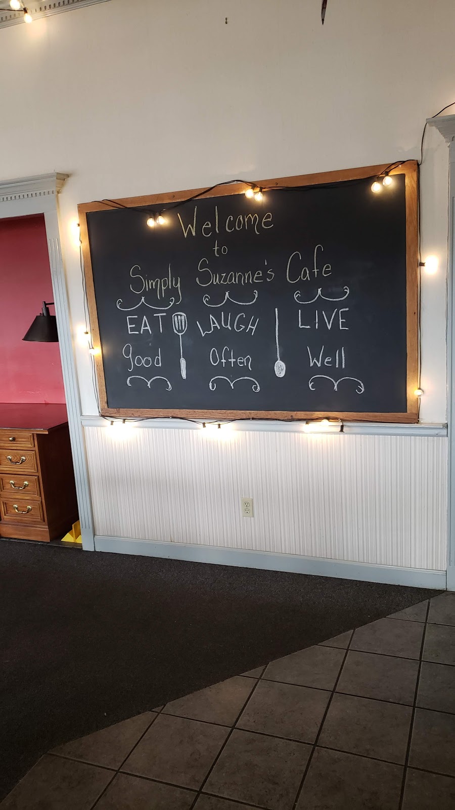 Simply Suzannes Cafe | 525 Airport Rd, Martinsville, VA 24112, USA | Phone: (276) 957-1142