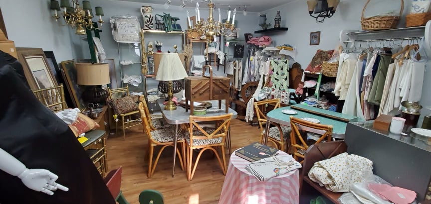 Riverview Antique N Marketplace | 911 Freeport Rd, Cheswick, PA 15024, USA | Phone: (724) 274-4874