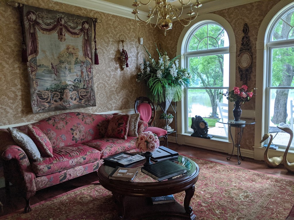A Georgian Manner Bed & Breakfast | 29055 Evans Rd, Logan, OH 43138, USA | Phone: (800) 606-1840