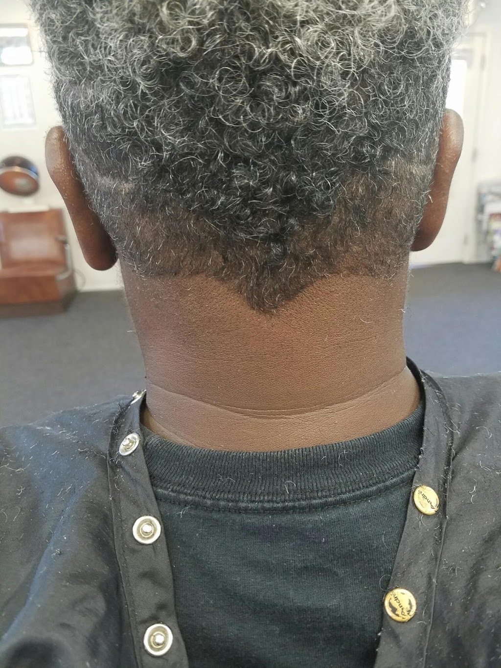 Varnas Barber Shop | 9579 Pippin Rd, Cincinnati, OH 45231, USA | Phone: (513) 674-0909