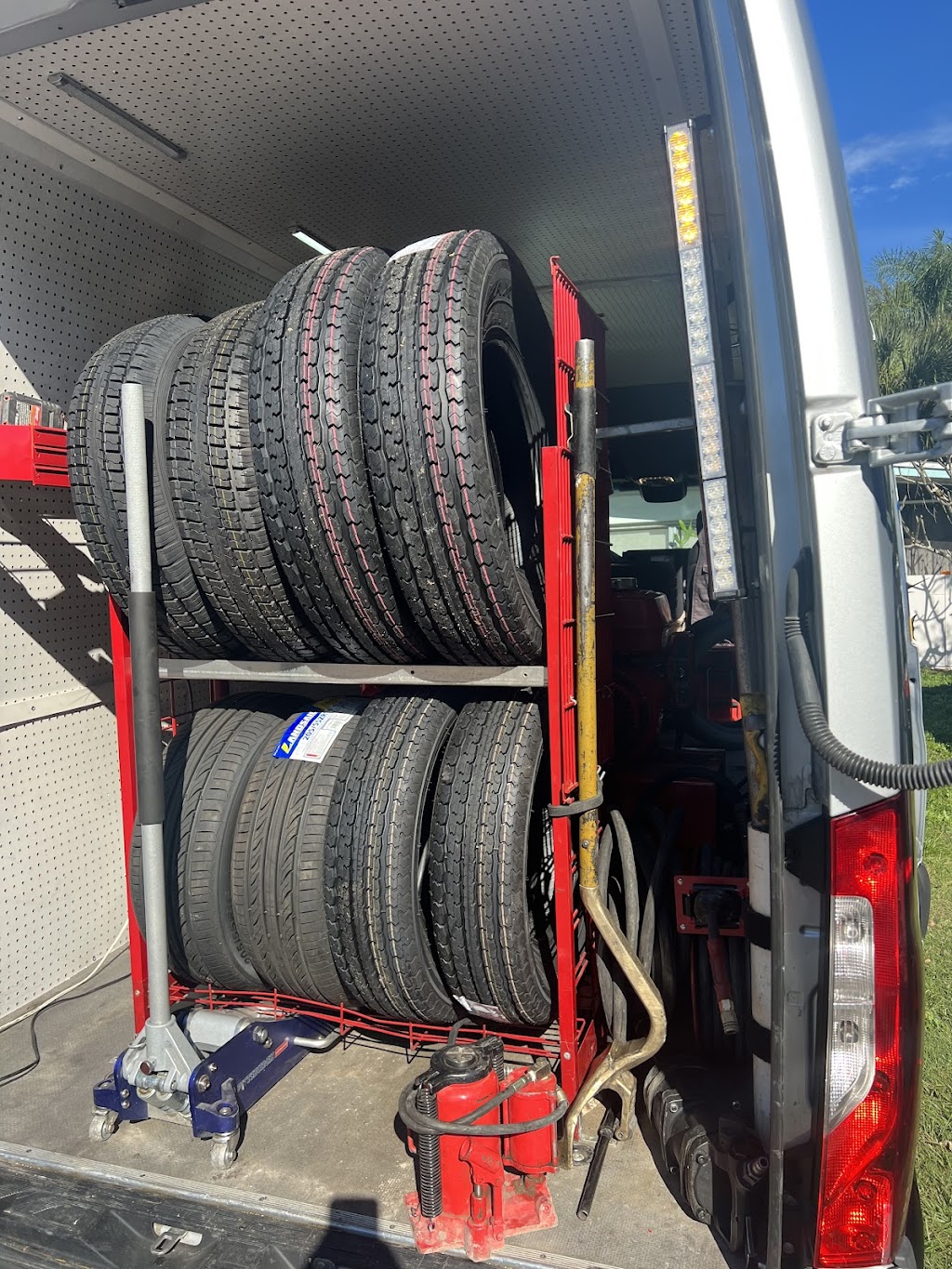 A&M tire solution and mobile service | Only Mobile service, 624 N Conrad Ave, Sarasota, FL 34237, USA | Phone: (941) 539-3795