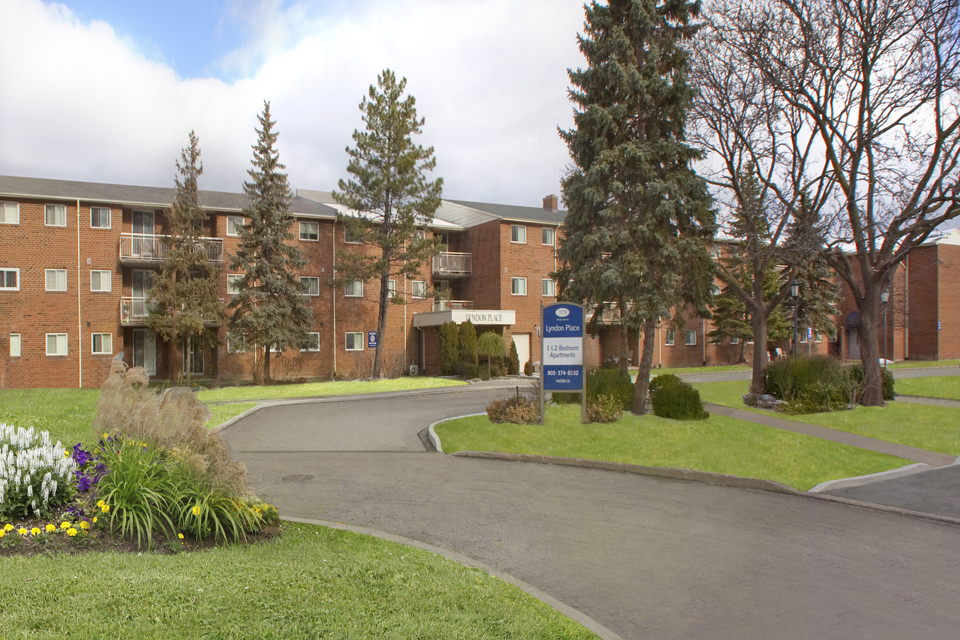 Lyndon Place | 7170 Bruce Ave, Niagara Falls, ON L2G 7N6, Canada | Phone: (905) 374-8152