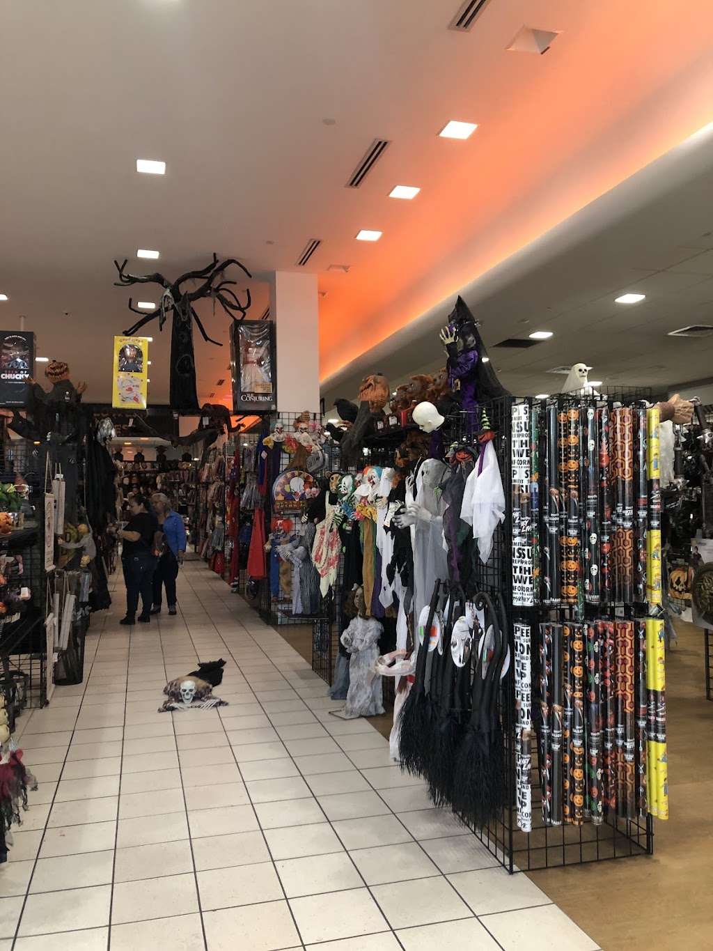 Halloween Express Rancho Cucamonga | 7905 Kew Ave, Rancho Cucamonga, CA 91739, USA | Phone: (909) 609-5954