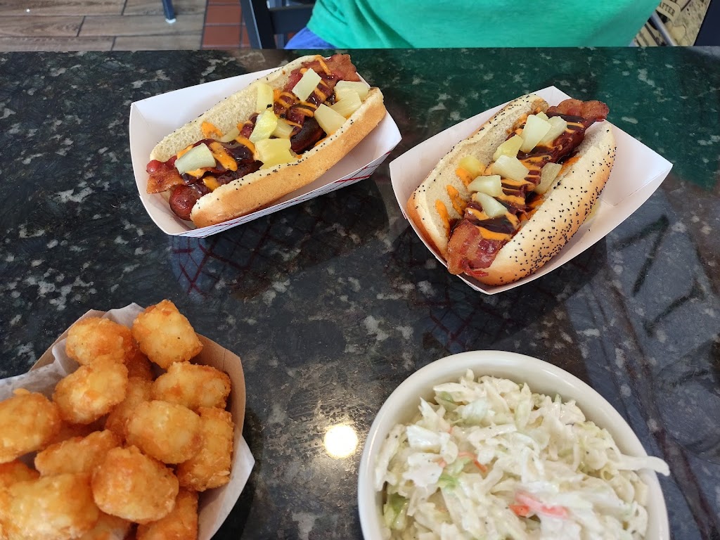 D’s Six Pax & Dogs | 4608 William Penn Hwy, Murrysville, PA 15668 | Phone: (724) 519-2128