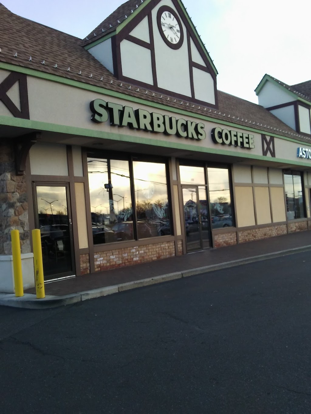 Starbucks | Willow Wood Shoppes, 1143 Wantagh Ave, Wantagh, NY 11793, USA | Phone: (516) 781-1538