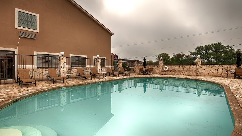 SureStay Plus Hotel Beeville | 2001 US-59, Beeville, TX 78102, USA | Phone: (361) 542-4751