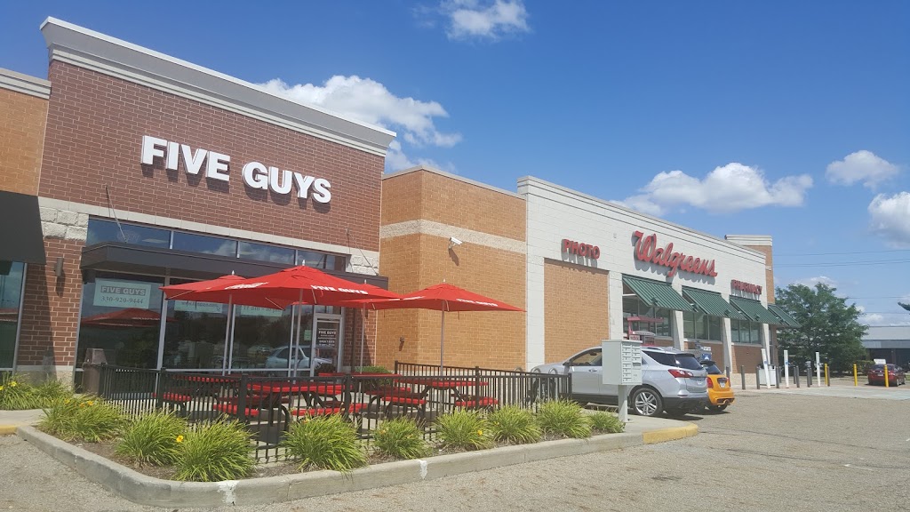 Five Guys | 753 Howe Avenue And, Clyde Ave, Cuyahoga Falls, OH 44221, USA | Phone: (330) 920-9444