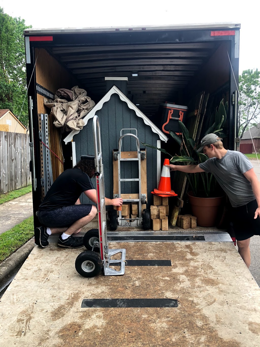 Old Town Movers LLC. | 11001 N I-35, Jarrell, TX 76537, USA | Phone: (512) 507-1142