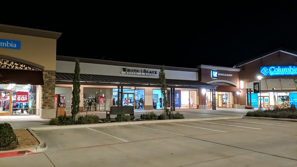 White House Black Market | 820 W Stacy Rd, Allen, TX 75013, USA | Phone: (972) 678-3037