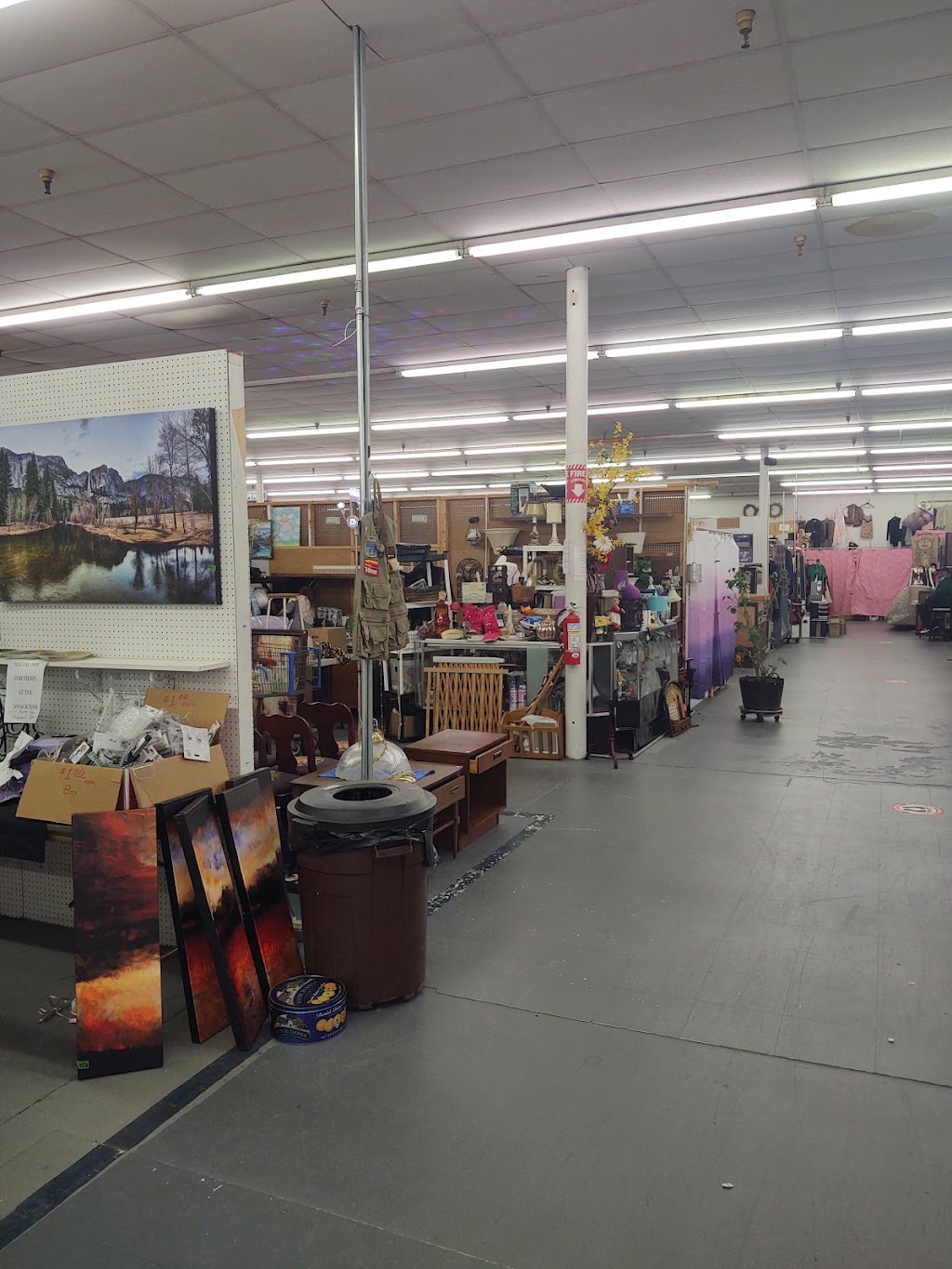 Wholesale Furniture Outlet - Streetsboro Flea Market | 1513 OH-303, Streetsboro, OH 44241, USA | Phone: (330) 422-1380