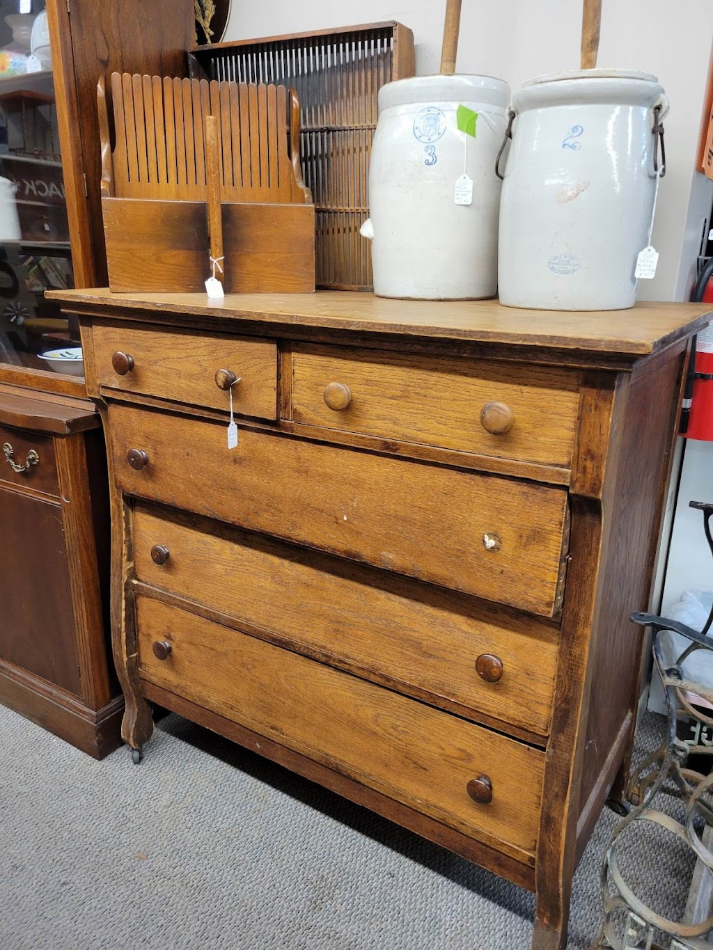 Paramount East Antique Mall | 10187 US-54, Augusta, KS 67010 | Phone: (316) 775-3999