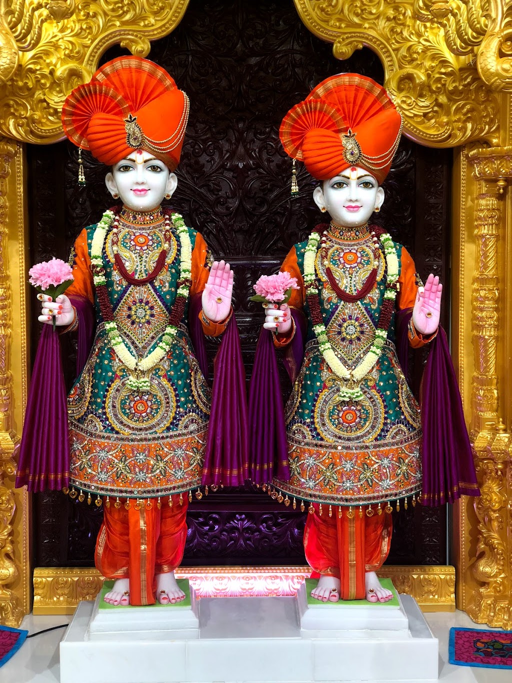 BAPS Shri Swaminarayan Mandir, Coraopolis | 90 Grant St, Coraopolis, PA 15108, USA | Phone: (412) 294-9992