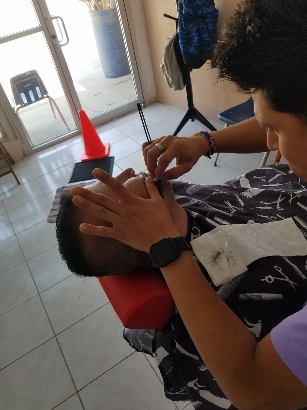 Barber shop mr. Red | Maclovio Rojas MZ 2-LT 32 A, Maclovio Rojas, 22254 Tijuana, B.C., Mexico | Phone: 664 585 5589