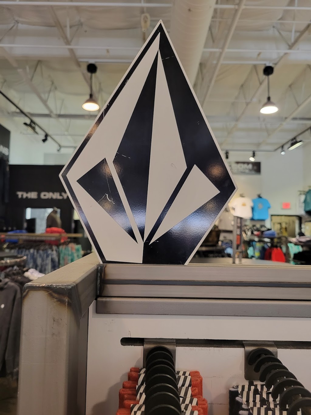 Volcom Outlet | 48400 Seminole Dr STE 510, Cabazon, CA 92230, USA | Phone: (951) 849-8309