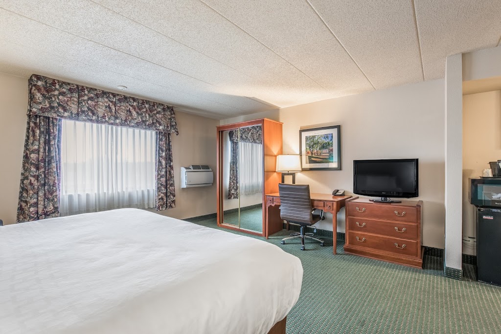 Clarion Hotel and Convention Center | 626 W Pine St, Baraboo, WI 53913, USA | Phone: (608) 356-6422