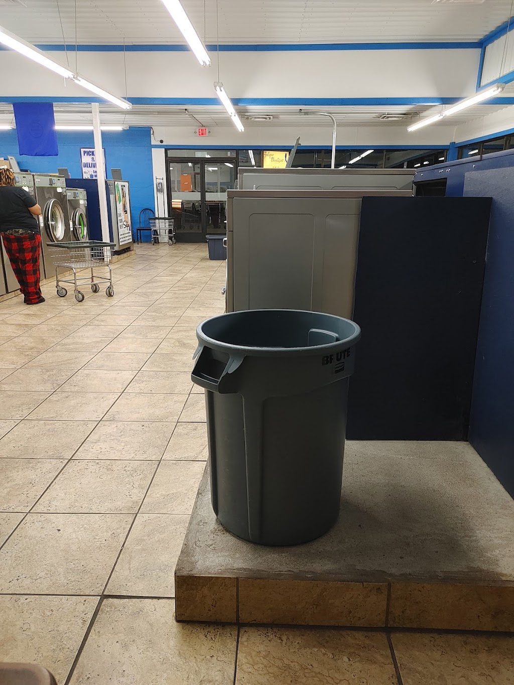 Best Wash Laundromat | 2580 Woodson Rd, Overland, MO 63114 | Phone: (833) 927-4785