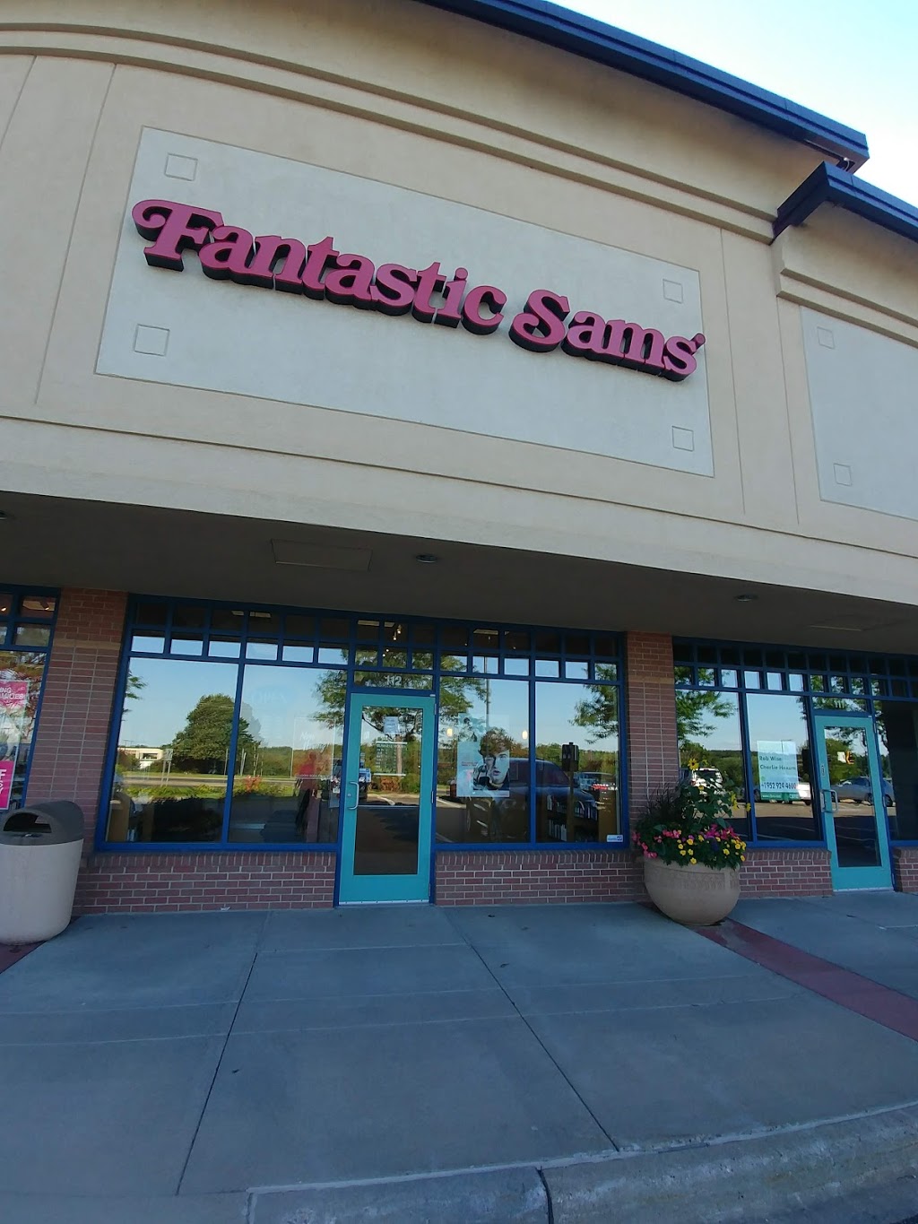 Fantastic Sams Cut & Color | 7455 Currell Blvd Ste 112, Woodbury, MN 55125, USA | Phone: (651) 340-8475