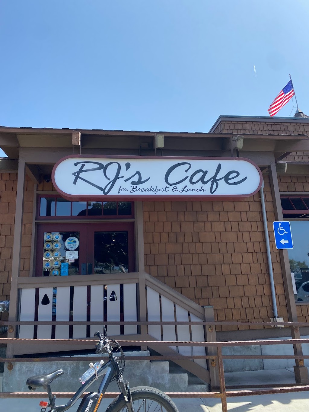 RJs Cafe | 25001 Dana Point Harbor Dr #F120, Dana Point, CA 92629, USA | Phone: (949) 218-5757