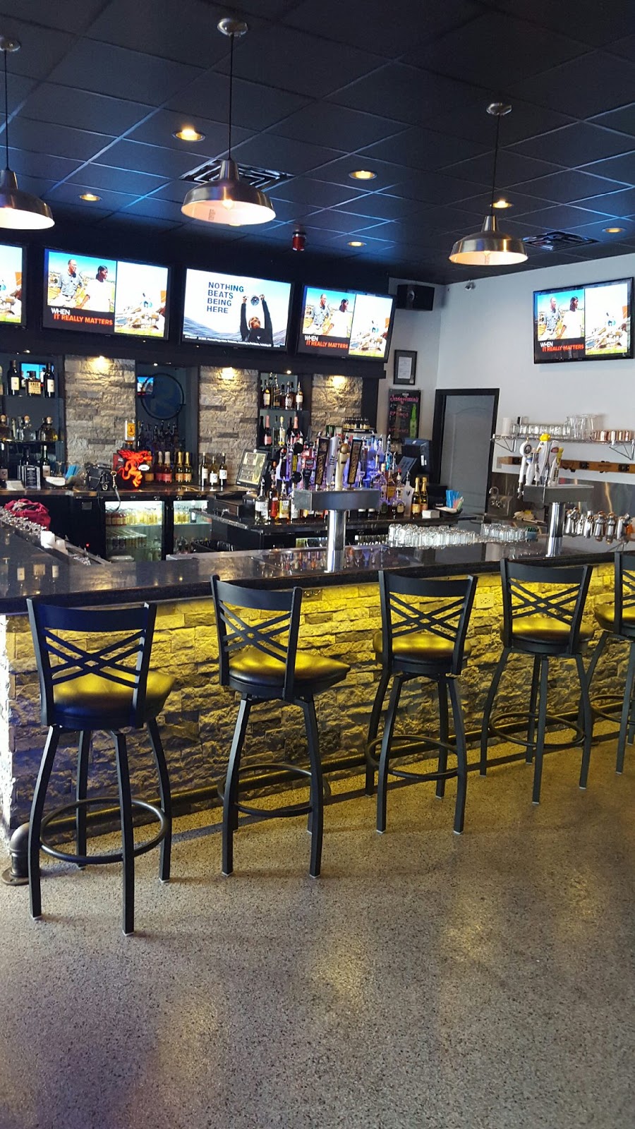 R-Bar and Grill | 9521 Indianapolis Blvd, Highland, IN 46322, USA | Phone: (219) 922-8008