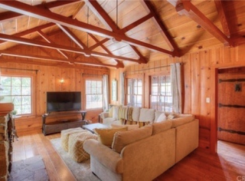 Big Bear Comfy Cozy Cabin | 217 E Mojave Blvd, Big Bear, CA 92314, USA | Phone: (818) 312-0989