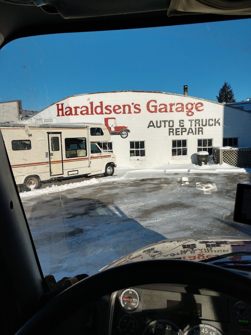 Haraldsens Garage | 21 E Burlington Ave, Westmont, IL 60559 | Phone: (630) 968-4843