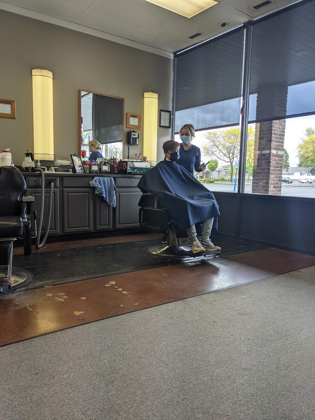 The Barbers Post | 29109 Eight Mile Rd, Livonia, MI 48152, USA | Phone: (248) 477-0930
