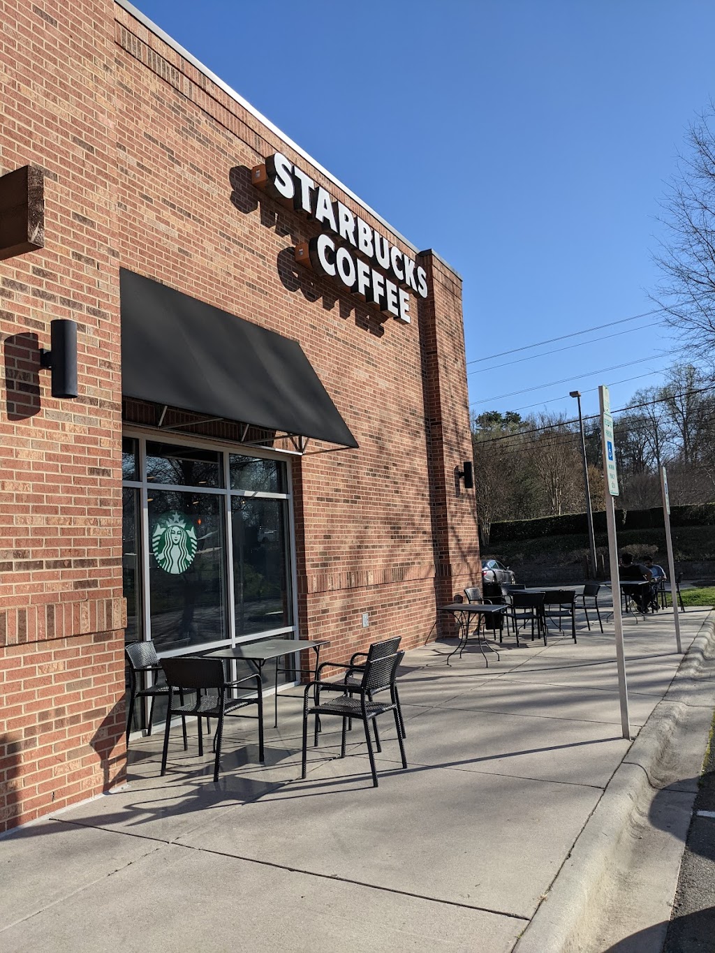 Starbucks | 2121 E Arbors Dr Suite 110, Charlotte, NC 28262 | Phone: (704) 688-0107