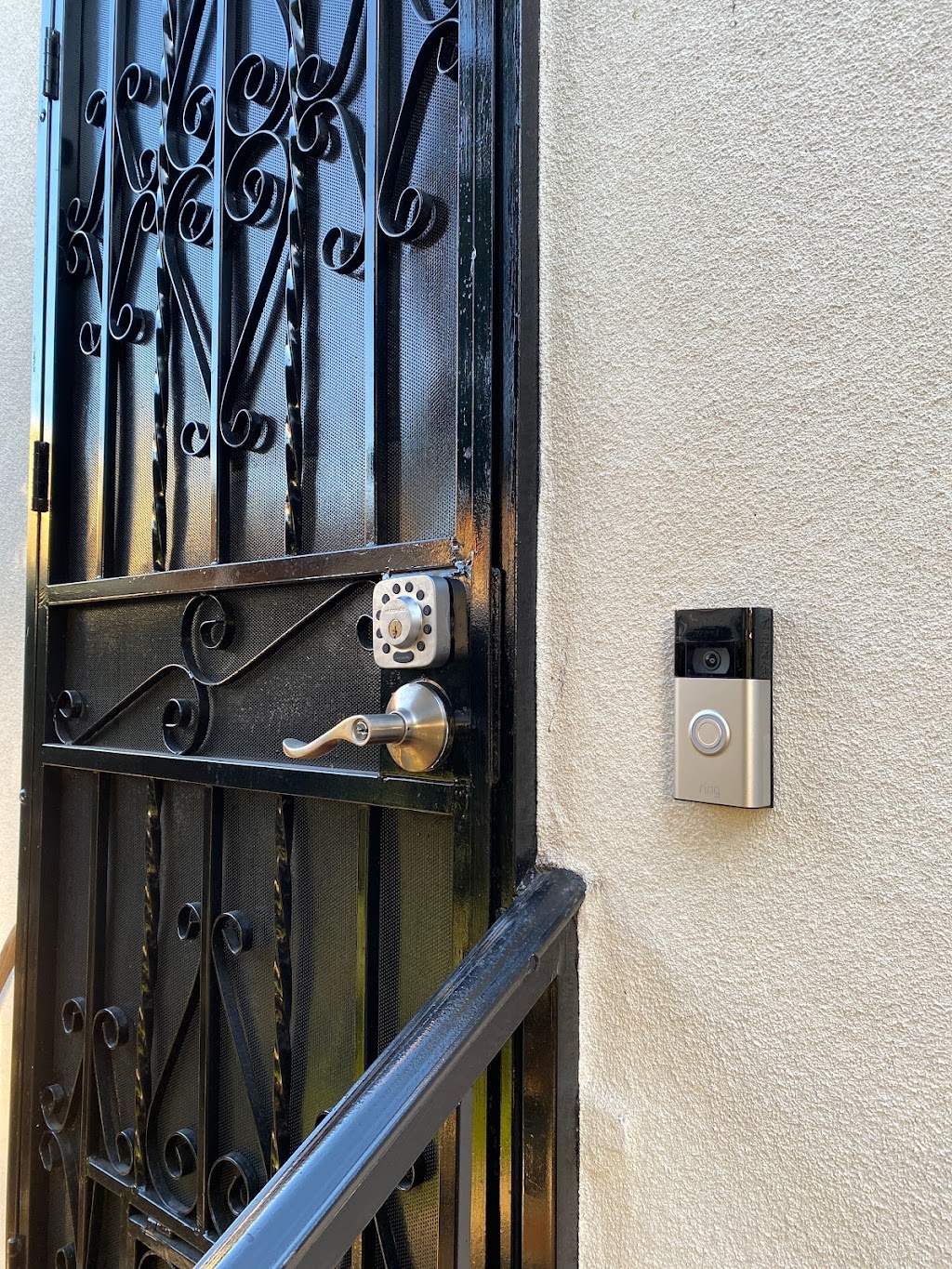 S.T Locksmith | 21911 Martinez St, Woodland Hills, CA 91364, USA | Phone: (818) 913-5097