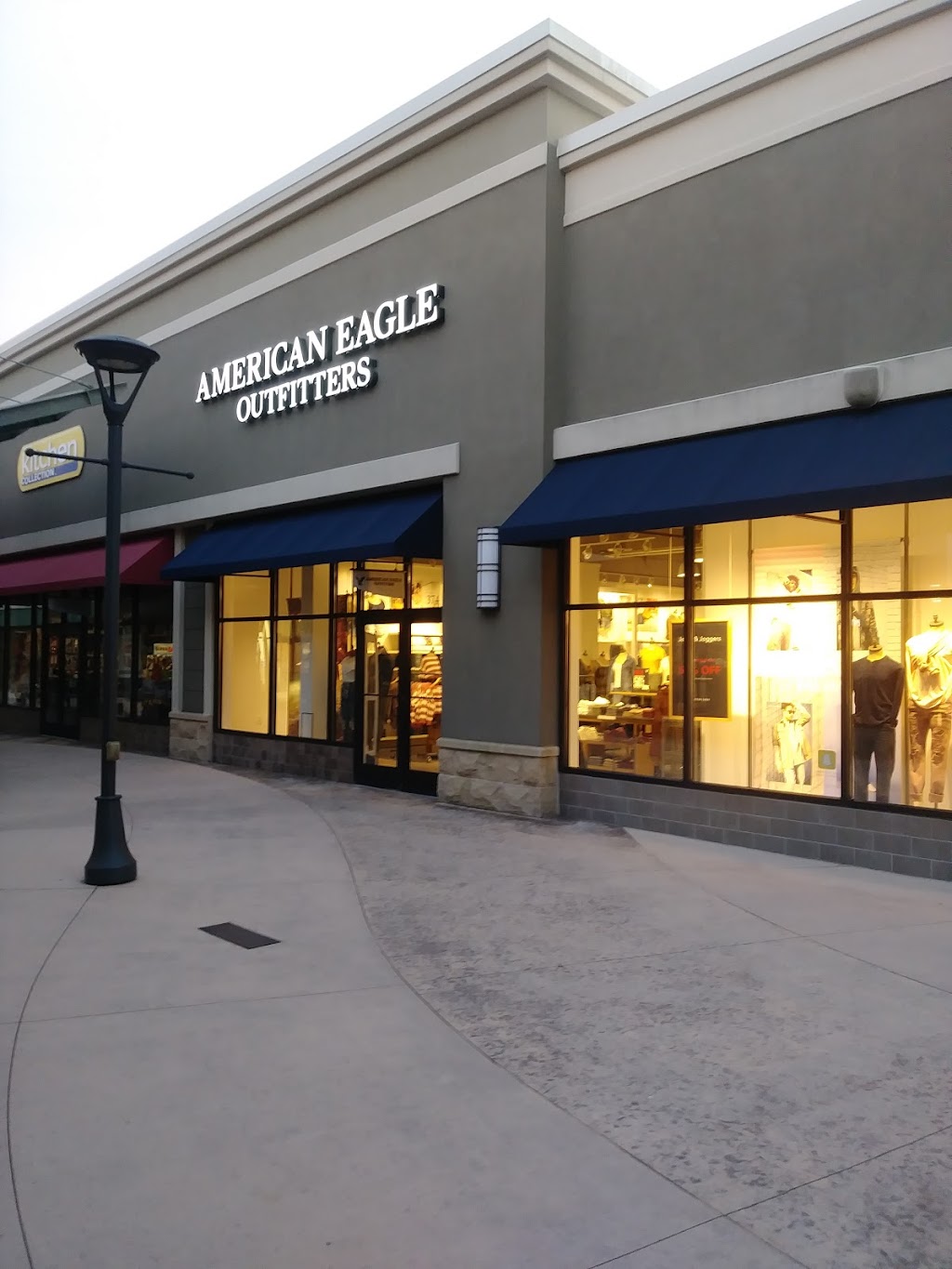 American Eagle Outlet | 6200 Grand River Blvd E Suite 326, Leeds, AL 35094, USA | Phone: (205) 699-3829