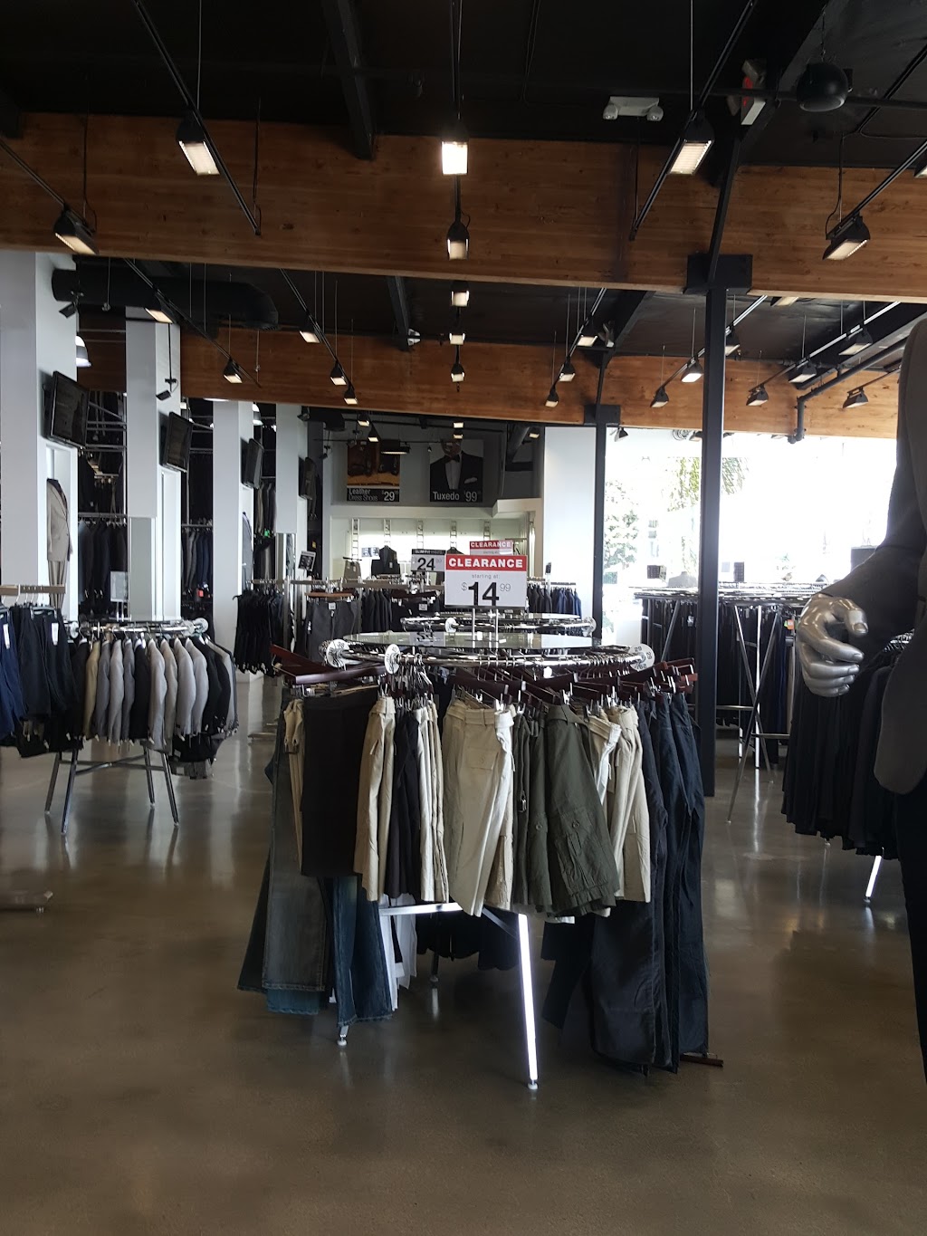 Hollywood Suits | 15011 Beach Blvd, Westminster, CA 92683, USA | Phone: (714) 908-5252