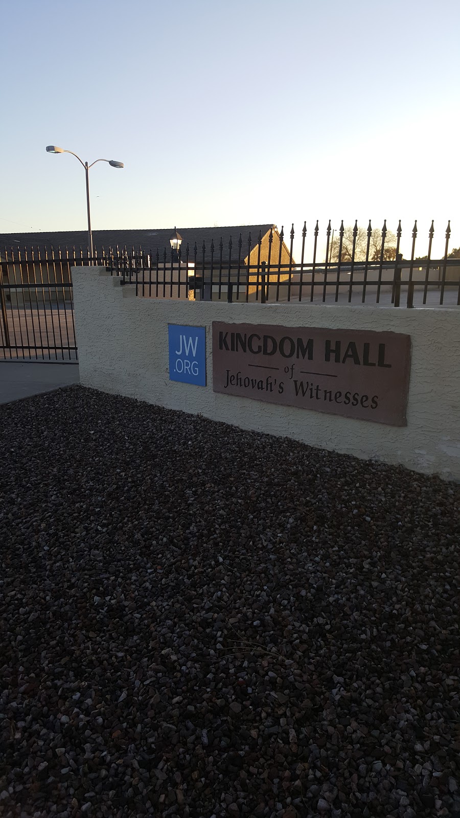 Kingdom Hall of Jehovahs Witnesses | 811 E Desert Ln, Phoenix, AZ 85042, USA | Phone: (602) 268-1957