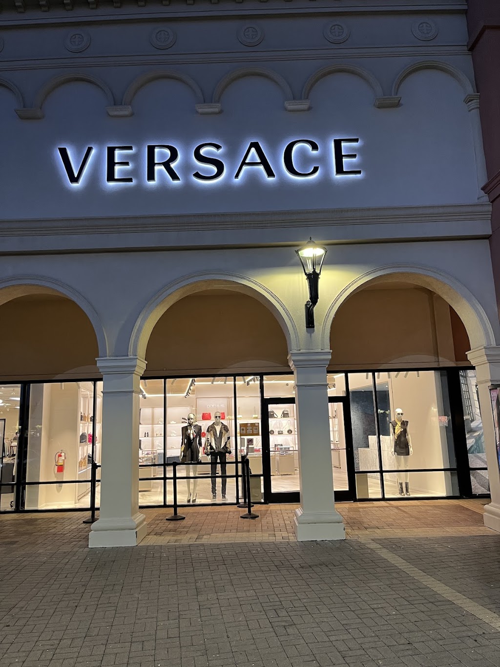 VERSACE | 3939 I-35, San Marcos, TX 78666, USA | Phone: (512) 399-8383