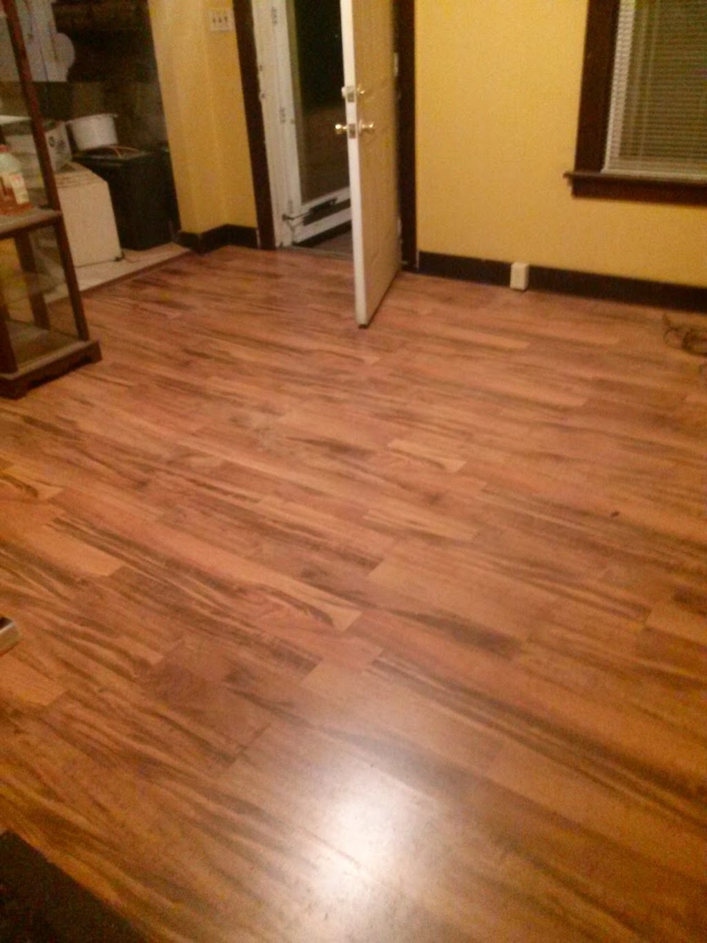 BAILEYS FLOORING CARPET And Vinyl Installation | 1821 Harvard St, Hamilton, OH 45015, USA | Phone: (513) 225-9659