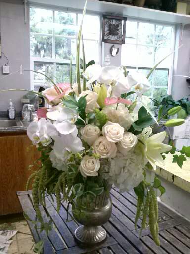 Carols Pomona Valley Florist | 440 W Holt Ave, Pomona, CA 91768, USA | Phone: (909) 629-3203