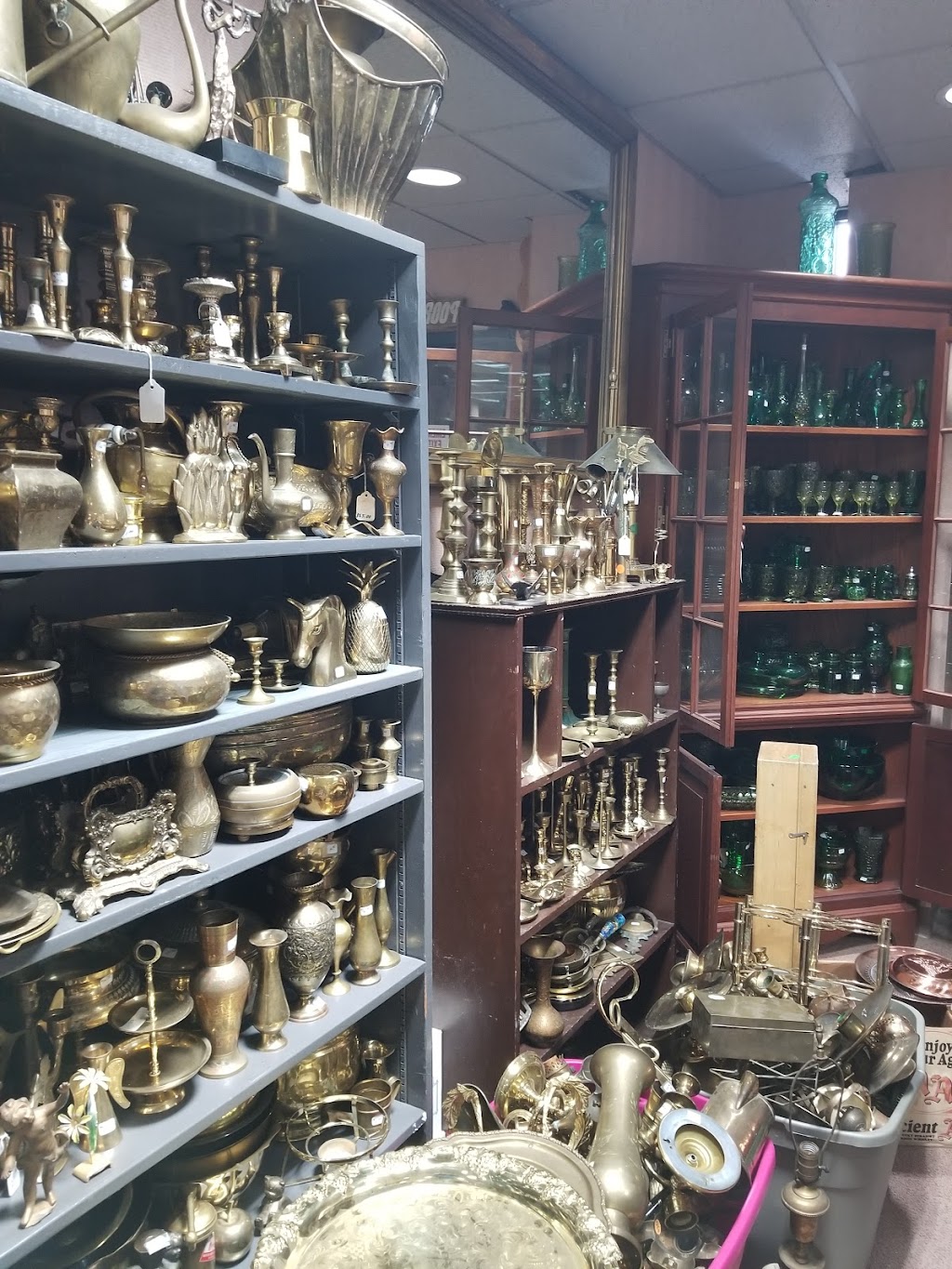 Cheries Antique Emporium | 8149 Walnut Grove Rd, Mechanicsville, VA 23111, USA | Phone: (804) 779-3030