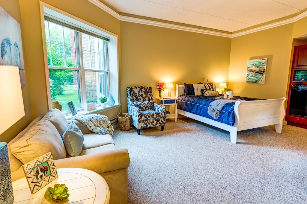 Townehall Place of West Bloomfield | 4460 Orchard Lake Rd, West Bloomfield Township, MI 48323, USA | Phone: (248) 683-1010