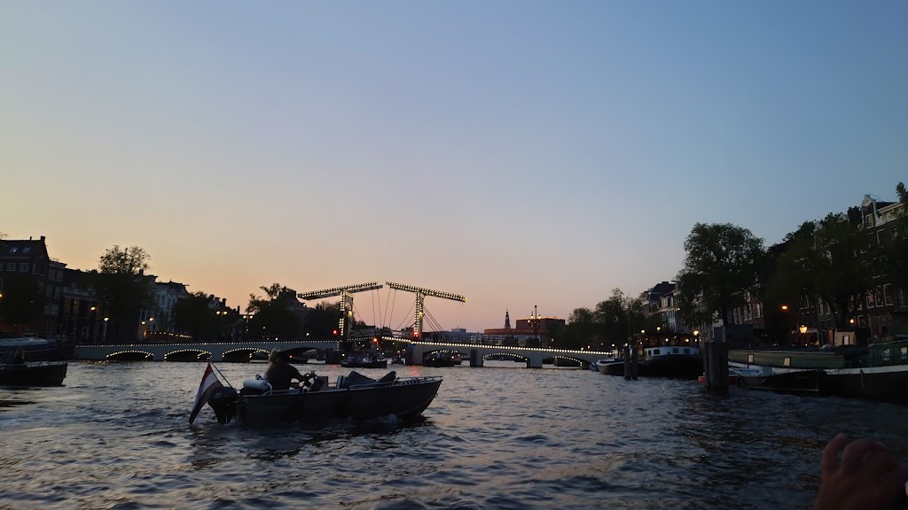 Mokumboot Amsterdam Amstel | Mauritskade 1E, 1091 EW Amsterdam, Netherlands | Phone: 020 210 5700