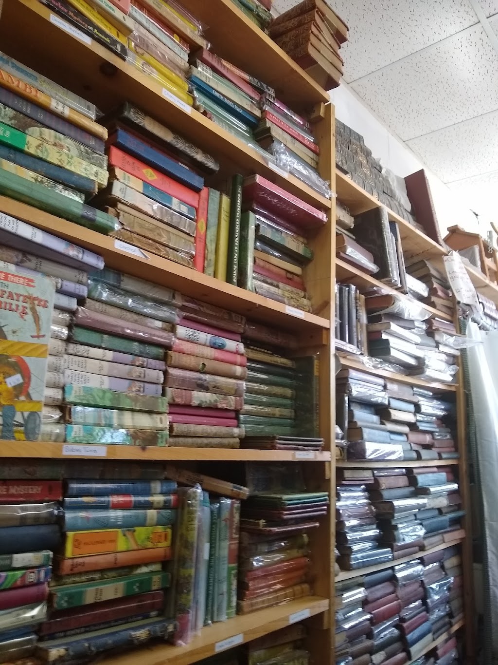 Jeannies Used Books | 3202 High St, Portsmouth, VA 23707, USA | Phone: (757) 398-3331