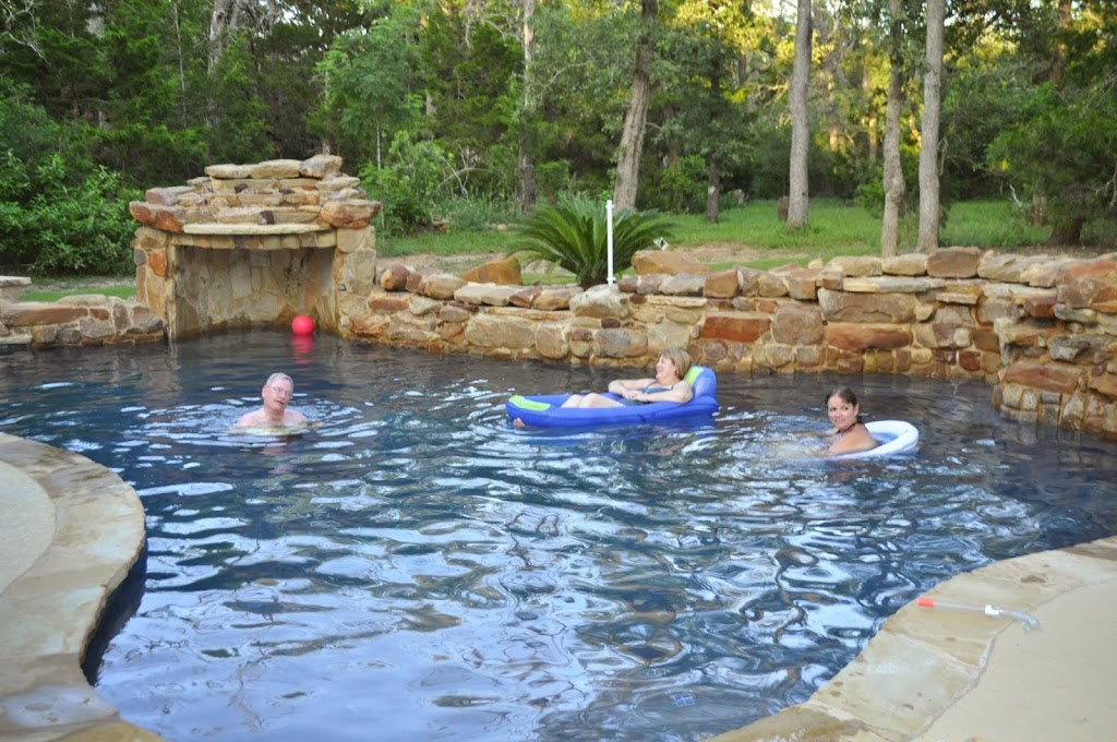 Mesquite Retreat | 318 Mesquite Dr, Cedar Creek, TX 78612, USA | Phone: (512) 900-0052