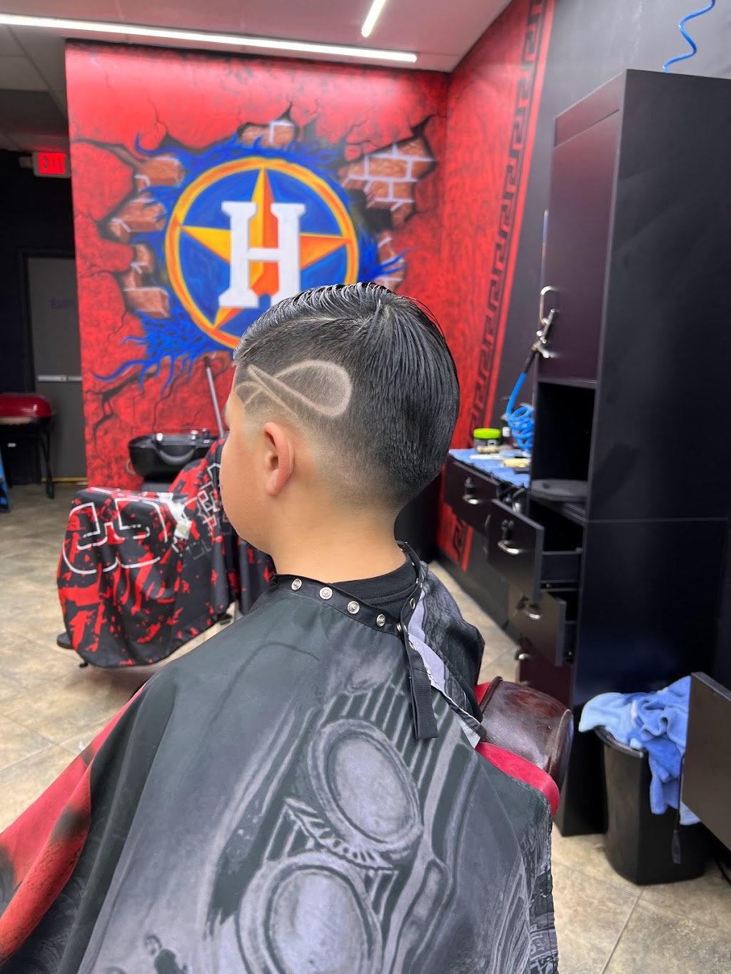 Friends barber shop | 4910 N Main St A, Baytown, TX 77521, USA | Phone: (240) 886-6459