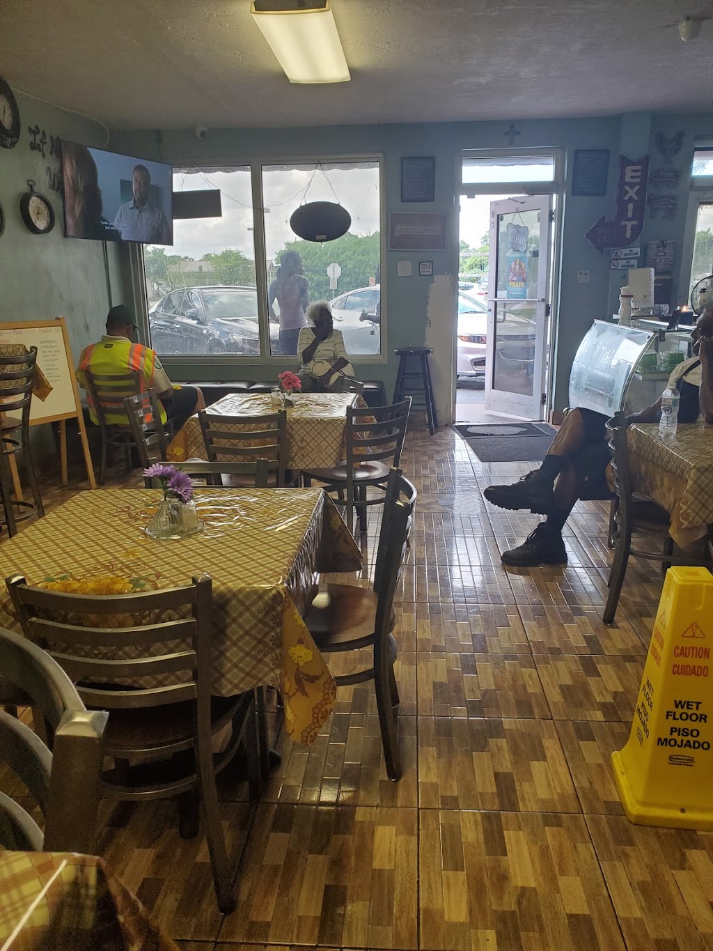 Eloise & Earnestine Soul Food | 6781 NW 27th Ave suite c, Miami, FL 33147, USA | Phone: (305) 687-7774