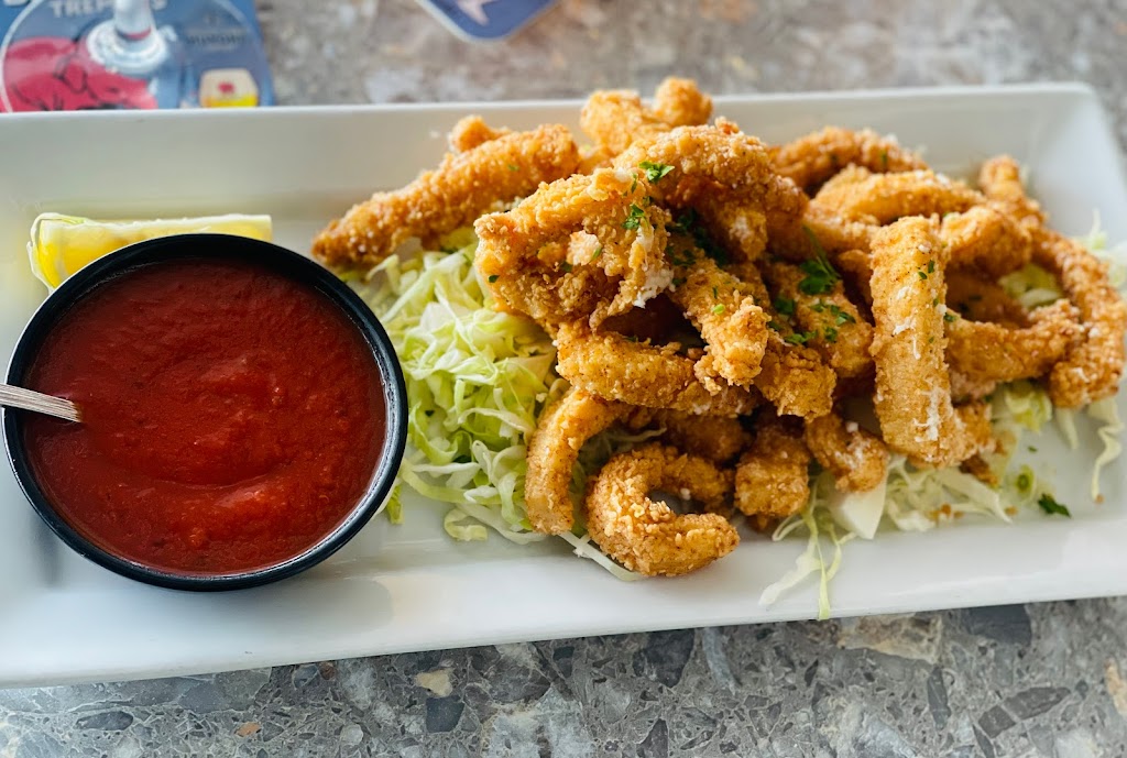 Tony P’s Dockside Grill | 4445 Admiralty Way, Marina Del Rey, CA 90292, USA | Phone: (310) 823-4534