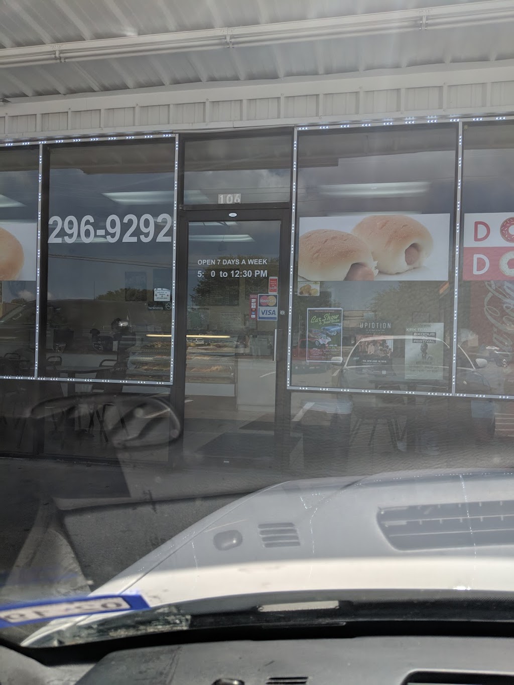 Donut Palace | 106 N Cedar Ridge Dr, Duncanville, TX 75116, USA | Phone: (972) 296-9292