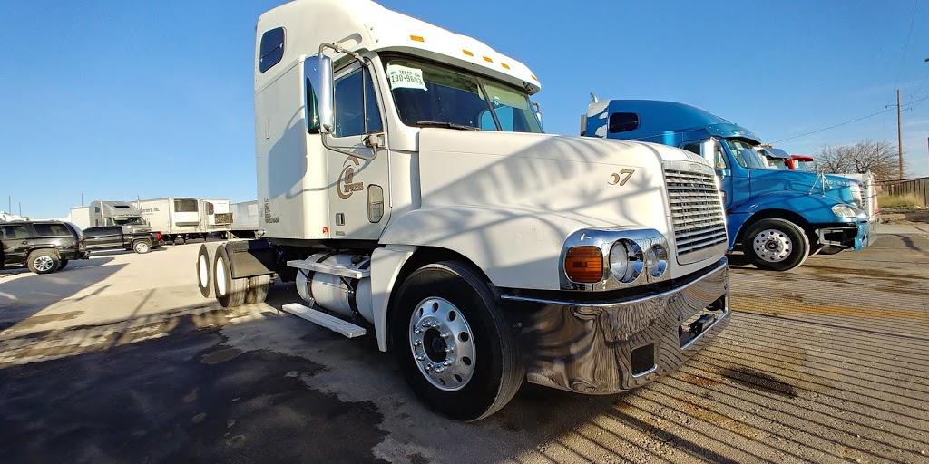 Nevarez truck sales and transport | 15495 Gateway Blvd W, El Paso, TX 79928, USA | Phone: (915) 261-9021