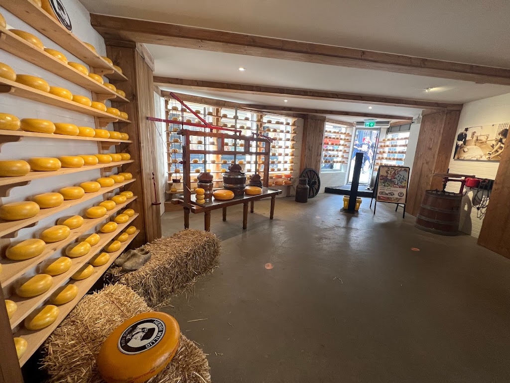 ‪Henri Willig Cheese Farm Store | Haringpakkerssteeg 18, 1012 LR Amsterdam, Netherlands | Phone: 020 624 1006