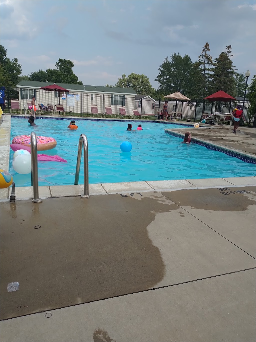 Oakland Glens | 41875 Carousel St, Novi, MI 48377, USA | Phone: (248) 624-4200