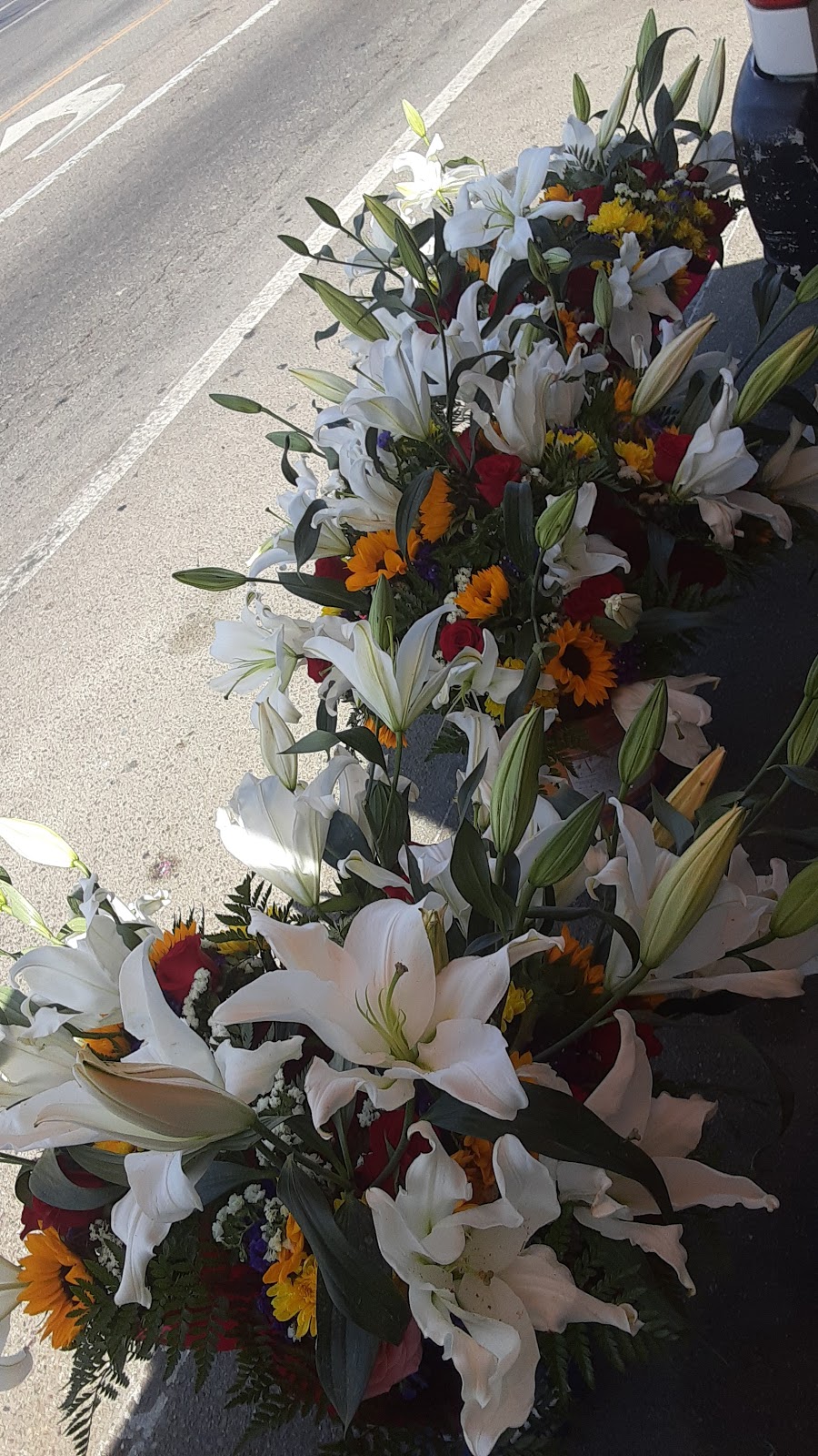 MandM Fresh Flowers | 2108 E 92nd St, Los Angeles, CA 90002, USA | Phone: (323) 499-0585